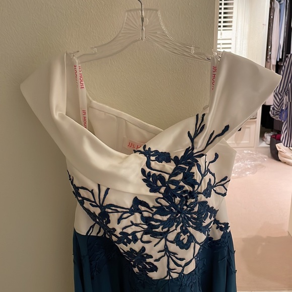 Yea-Length Formal Teal and White Off Shoulder Dress - Picture 2 of 7